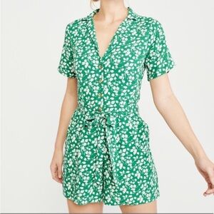 Abercrombie & Fitch Women Green Floral Tie-Front Romper.